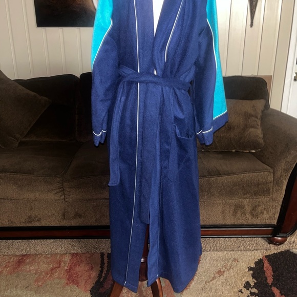 Classic collection by Van Heusen Men’s Navy/Turquoise~One Size Robe~New W/Tags - Picture 5 of 16